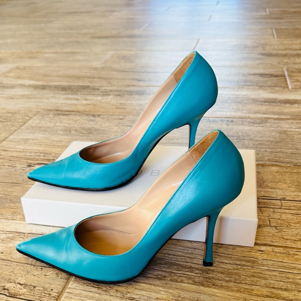 Manolo Blahnik turquoise leather pumps